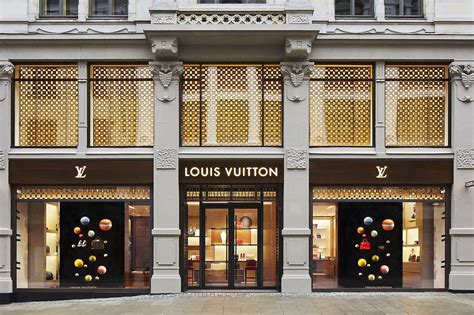 omzet louis vuitton|Good results for LVMH in the first half of the year despite the .